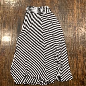 Merona medium blue and white skirt